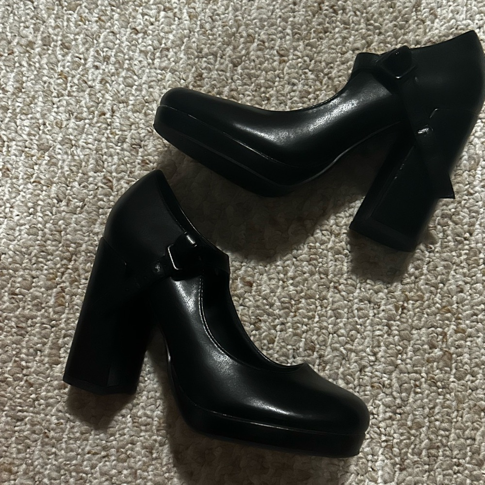 Soda Black Chunky Heel Shoes